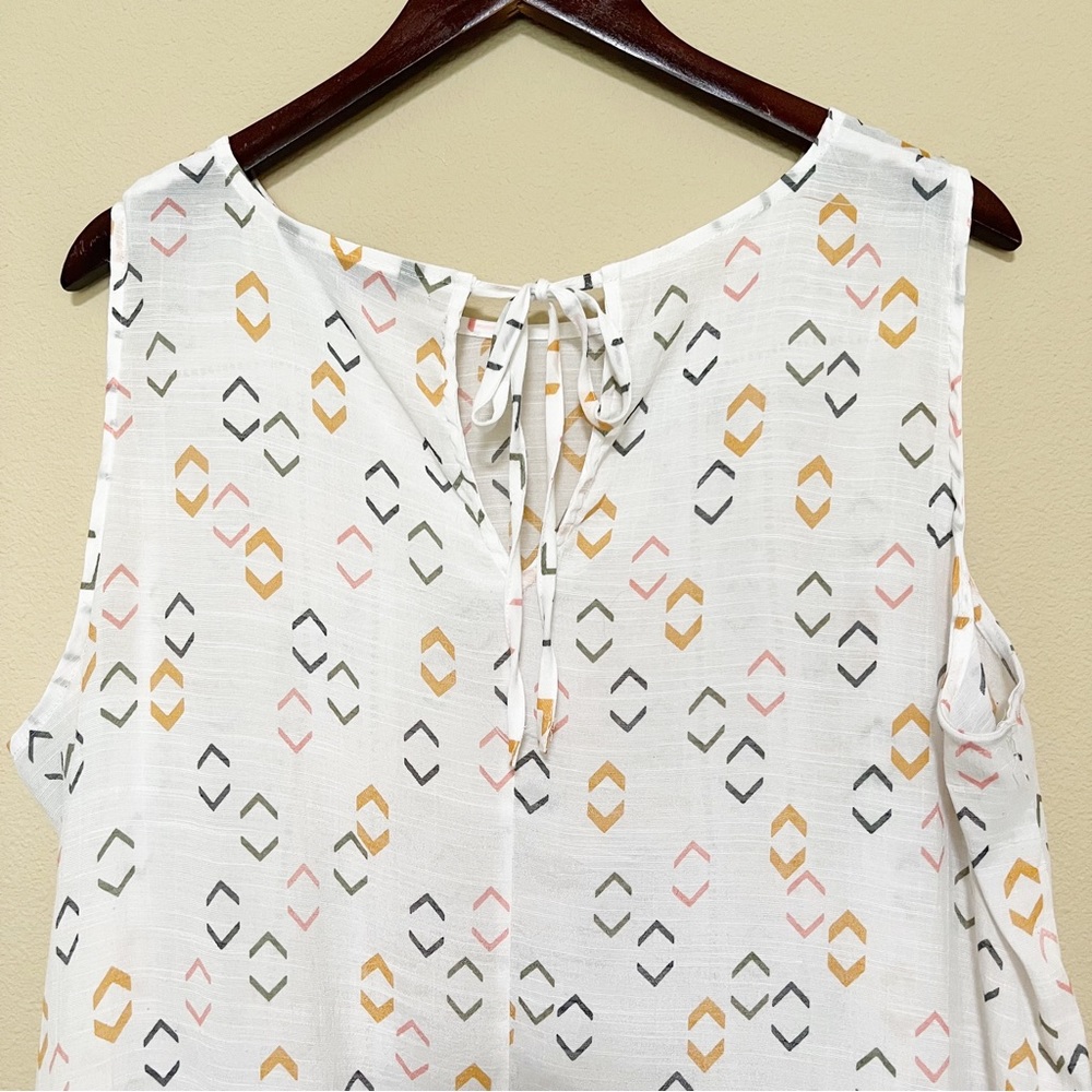 Zac & Rachel Ruffle Hem Tank - Picture 5 of 9